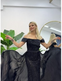 MADONNA YAKA PELERIN DETAYLI BONCUK ISEMELI BALIK ABIYE