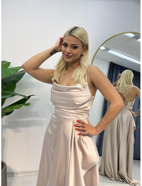İnce Askılı Derin Yırtmaçlı Saten Elbise